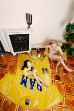 Load image into Gallery viewer, Floordrobe Collection PAM perks and mini cc-tapis rug t-shirt
